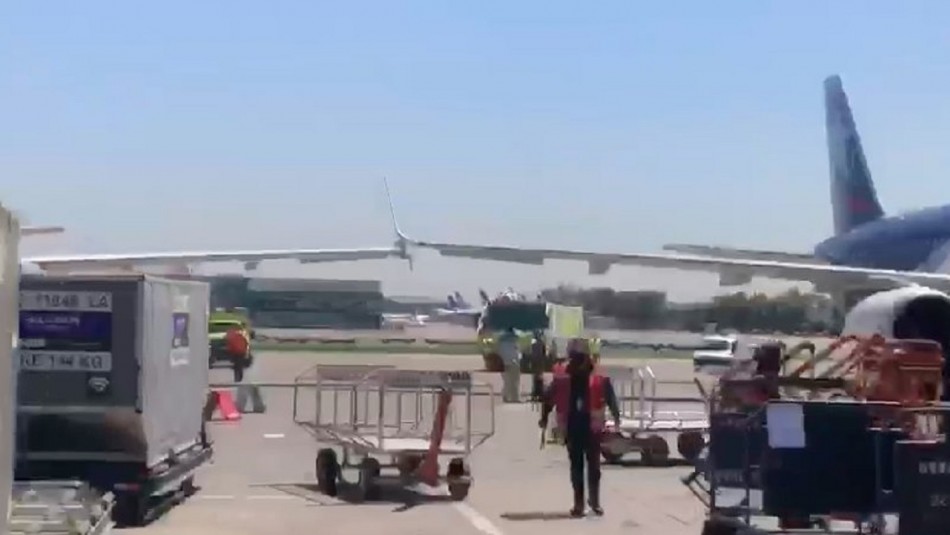 Reportan colisión de alas de aviones en la losa del Aeropuerto de Santiago Reportan colisión de alas de aviones en la losa del Aeropuerto de Santiago