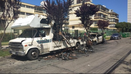 Sujeto quema auto de expolola: Ataque destruyó por alcance una motorhome
