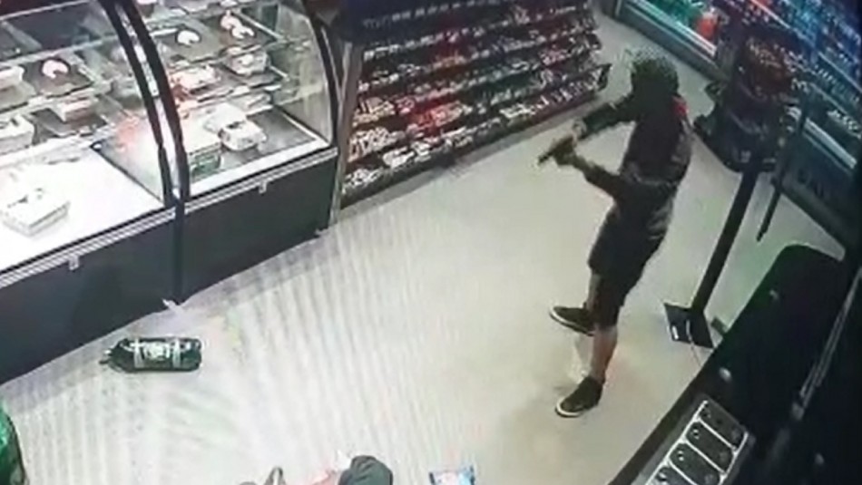 Tres menores de edad cometen violento robo en servicentro de Providencia Tres menores de edad cometen violento robo en servicentro de Providencia