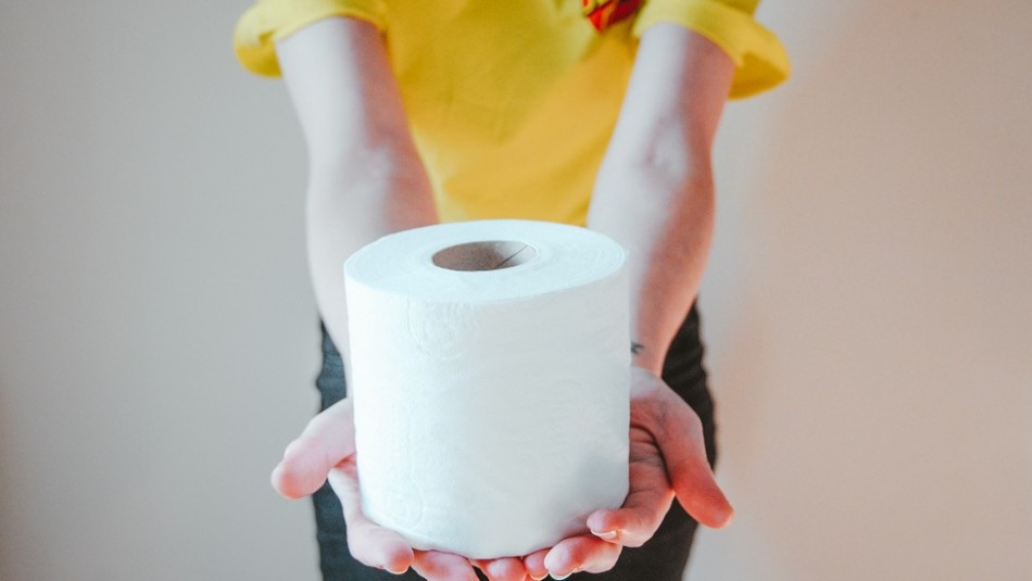 ¿Dónde se tira el papel higiénico: Al cesto de la basura o al inodoro?