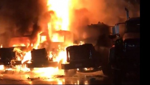Violento incendio destruye cinco camiones en Renca
