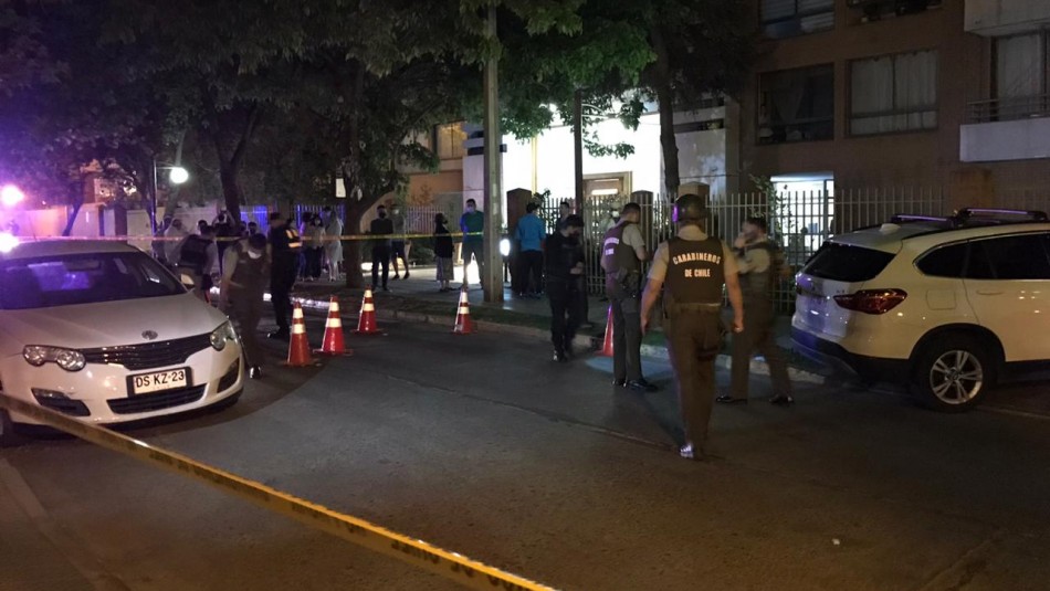 Carabinero frustró portonazo en la comuna de Ñuñoa Carabinero frustró portonazo en Ñuñoa: Sospechoso resultó herido por un disparo
