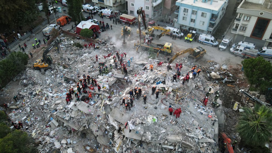Terremoto en Turquía. Terremoto y posterior tsunami en Grecia y Turquía deja hasta el momento 27 muertos y 800 heridos
