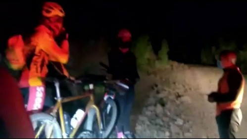 Gracias al celular: Rescatan a ciclistas que se perdieron en excursión camino a Farellones