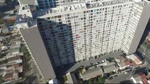 Vecinos denuncian descarada venta de drogas y prostitución en megatorre de Estación Central