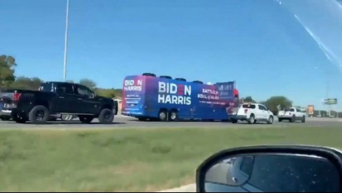 Elecciones en EEUU: Biden critica que seguidores de Trump intimidaran un autobús de su campaña