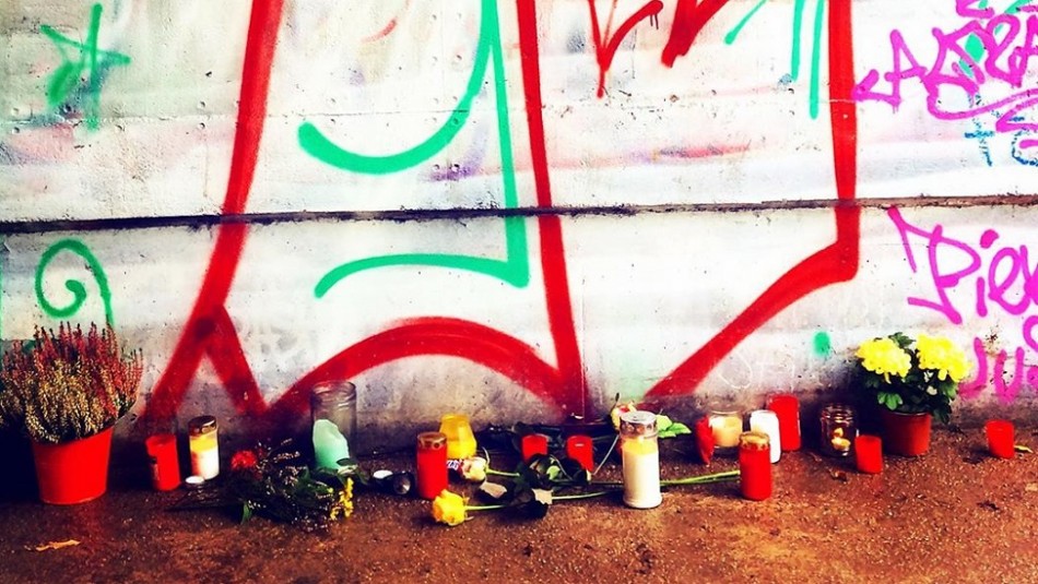 Crimen en Halloween: asesina a puñaladas a niño de 13 años y escapa caminando Crimen en Halloween: asesina a puñaladas a niño de 13 años y escapa caminando