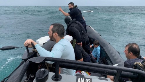 Armada rescata a familia que naufragaba en la bahía Panamá 'en menos de 18 minutos'