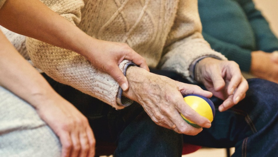 Temblor de manos: Un padecimiento benigno que podría confundirse con parkinson Temblor de manos: Un padecimiento benigno que podría confundirse con parkinson