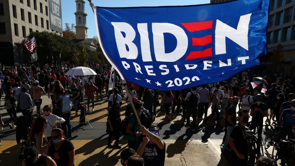 Multitudes acuden a la Casa Blanca para celebrar la victoria de Joe Biden Masivas manifestaciones en la Casa Blanca y otros lugares para celebrar la victoria de Joe Biden