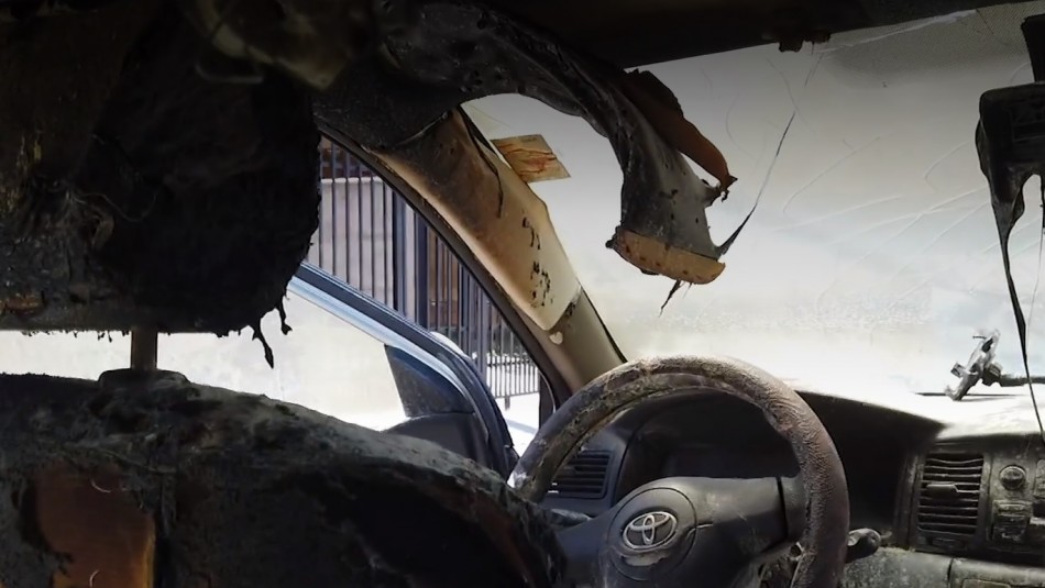 Auto quemado en la comuna de Los Ángeles Mujer denuncia que su exmarido incendió su auto: El acusado es un carabinero activo
