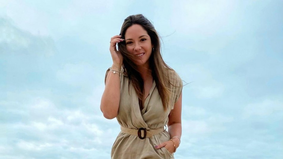 Kel Calderón fue a la playa con misterioso acompañante Kel Calderón se escapó a la playa y fue acompañada por este galán