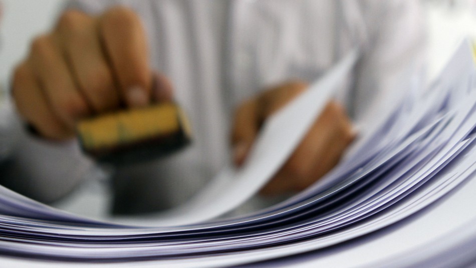 Ejecutivo Colmena formalizado Formalizan a ejecutivo de isapre por falsificar firma y huella de cliente para afiliarlo
