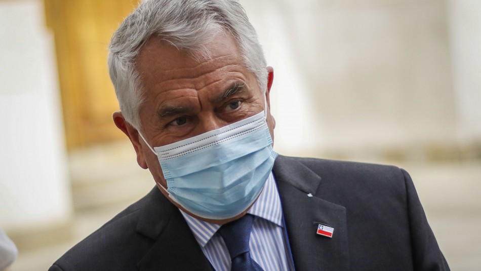 Enrique Paris Minsal entregó nuevo balance al combate del coronavirus.