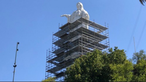 Enorme forado obliga a reparar imagen de la Inmaculada Concepción del Cerro San Cristóbal