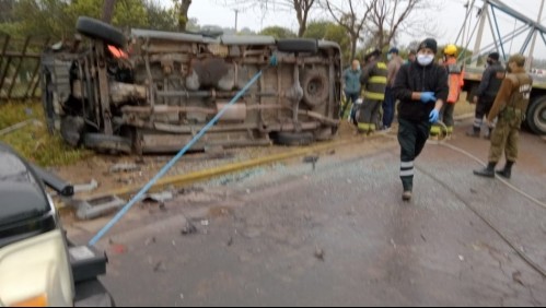 Dos muertos y cuatro heridos deja violento choque de camión con automóvil en Quintero