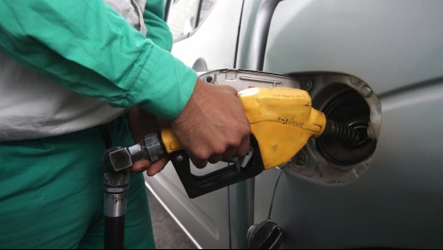 Precios de las bencinas bajarán desde este jueves