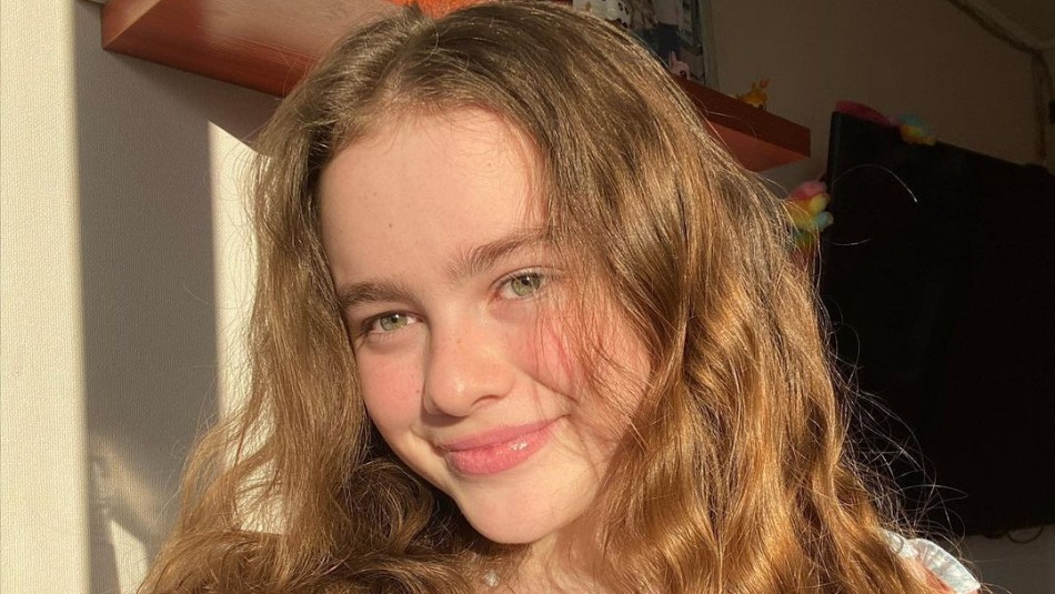 Actriz Giulia Inostroza se suma a la tendencia de las famosas: Tiñó mechones de su pelo Actriz Giulia Inostroza se suma a la tendencia de las famosas: Tiñó mechones de su pelo