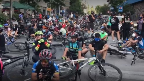 Ciclistas realizan velatón en honor a joven que sufrió fatal atropello en Providencia