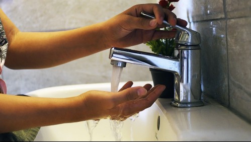 Anuncian rebaja en cuentas del agua para tres comunas del país