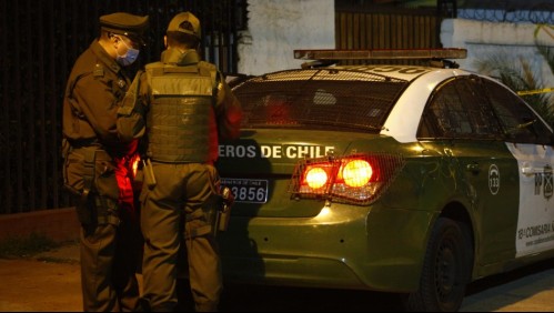 Detienen a hombre que manipulaba armamento afuera de una casa en la comuna de Santiago