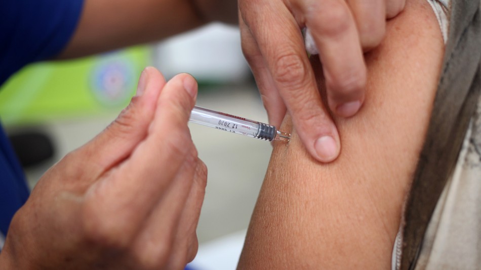 Cuatro de cada diez chilenos dice que no se vacunaría contra el coronavirus Cuatro de cada diez chilenos dice que no se vacunaría contra el coronavirus