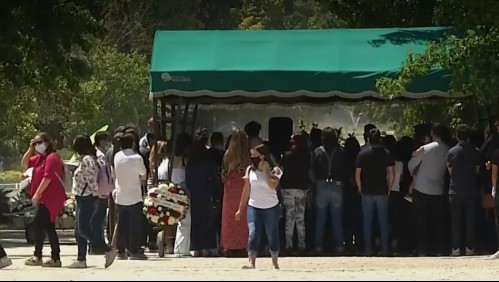 Funeral de Julio Videla se desarrolló con masiva asistencia en cementerio Parque del Recuerdo