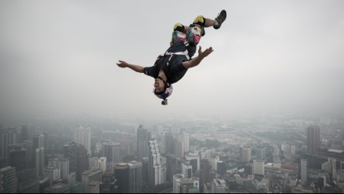 Muere el 'hombre volador' durante un entrenamiento en el desierto de Dubai
