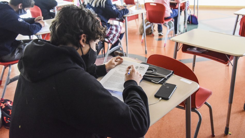 Colegios apuestan por la educación híbrida: Combinar clases virtuales con presenciales Colegios apuestan por la educación híbrida: Combinar clases virtuales con presenciales