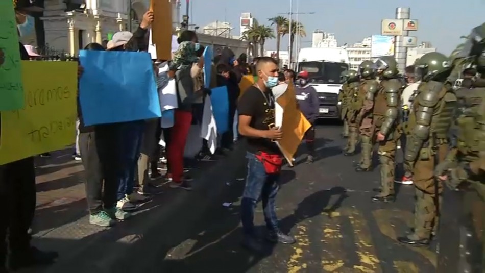 protesta estacion central Protesta de ambulantes en Estación Central provoca desvíos y acción de Carabineros