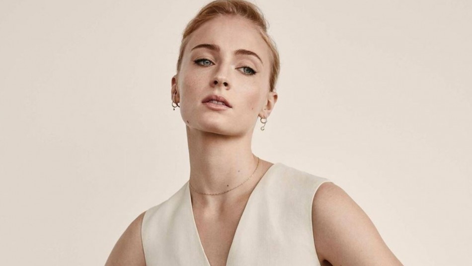 Sophie Turner es captada paseando a su hija a cuatro meses de haber dado a luz Sophie Turner es captada paseando a su hija a cuatro meses de haber dado a luz