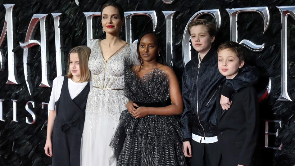 Angeline Jolie y sus hijos. Sandalias de más de mil dólares: Angelina Jolie luce atuendo clásico para comprar con sus hijos