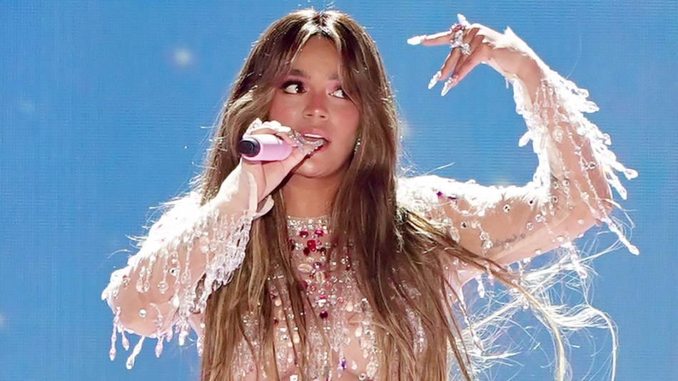Karol G en los Grammy Latinos La respuesta de Karol G a fan que le preguntó por qué había terminado con Anuel AA