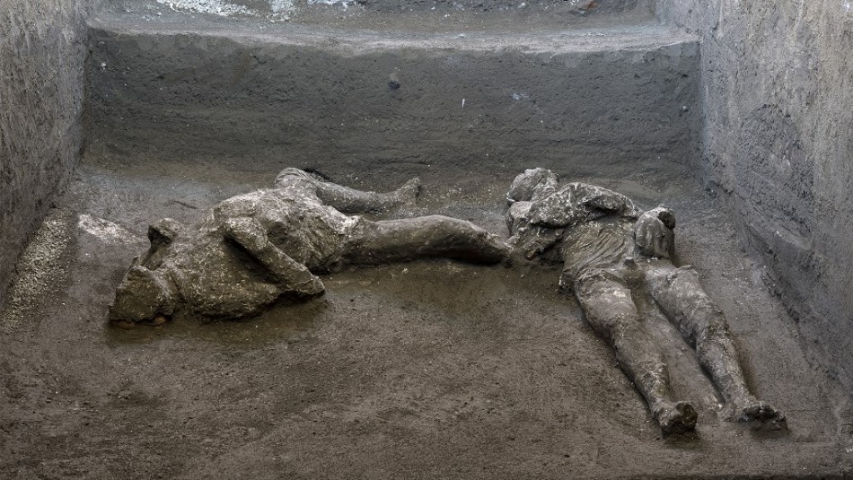 Hallan cuerpos intactos de dos hombres que huían de la erupción del Vesubio en Pompeya Hallan cuerpos intactos de dos hombres que huían de la erupción del Vesubio en Pompeya
