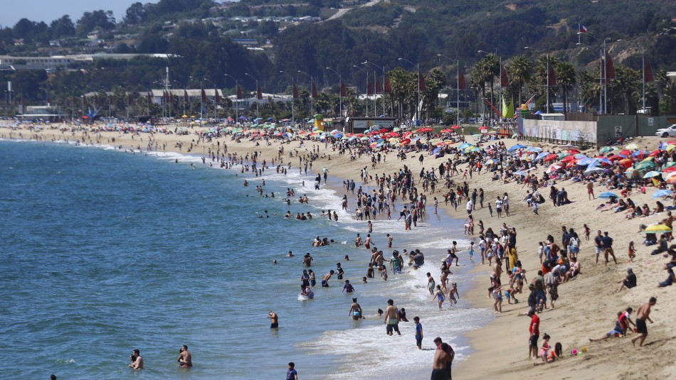 Masiva presencia de visitantes sorprende en playas de la Región de Valparaíso Masiva presencia de visitantes sorprende en playas de la Región de Valparaíso