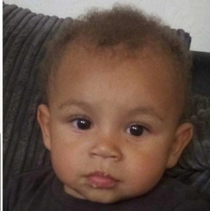 Joven padre mató a su bebé de 11 meses tras lanzarlo a un río en Inglaterra Joven padre mató a su bebé de 11 meses tras lanzarlo a un río en Inglaterra