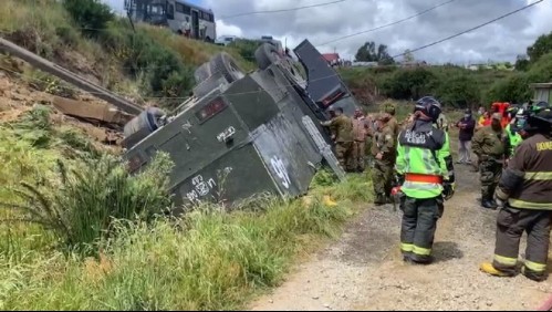 Se vuelca un carro lanzaaguas de Carabineros: Cuatro uniformados quedan lesionados