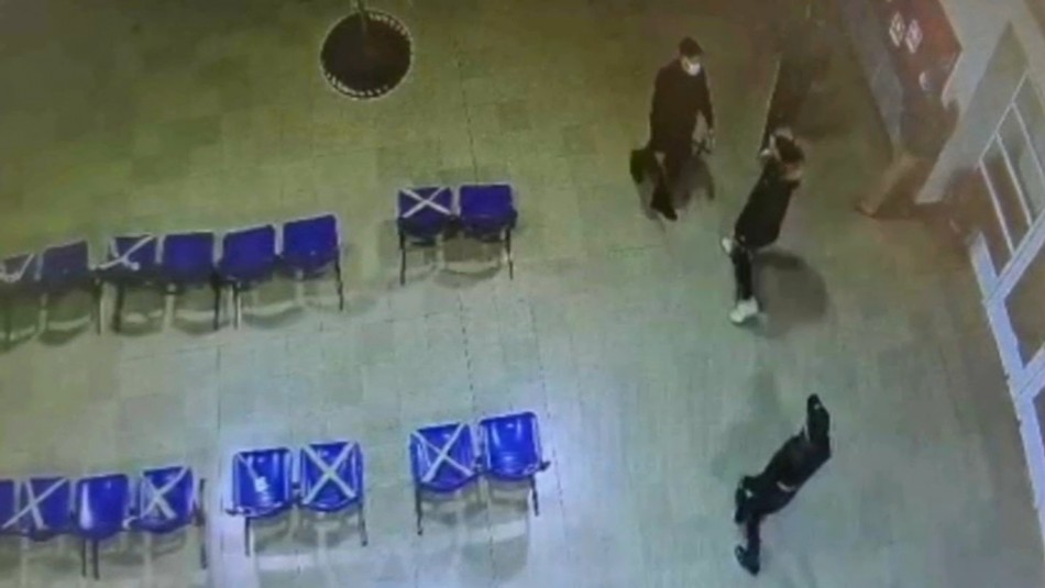Hombre agrede a guardias de consultorio: Le impidieron ingresar con su pareja a Urgencias Hombre agrede a guardias de consultorio: Le impidieron ingresar con su pareja a Urgencias