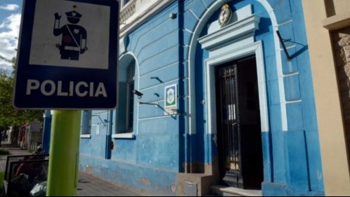 Padre adoptivo abandona a dos pequeños de seis años en una comisaría