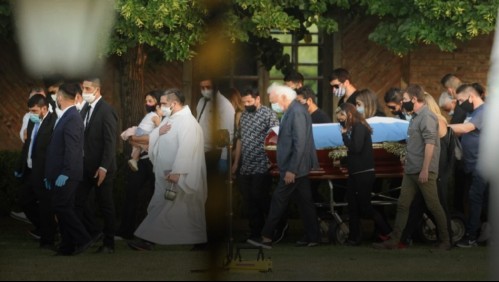 En ceremonia íntima y rodeado por su familia: Diego Maradona fue sepultado junto a sus padres