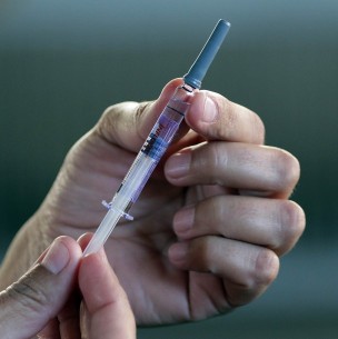 Vacuna experimental contra el cáncer podría detener el desarrollo de tumores Vacuna experimental contra el cáncer podría detener el desarrollo de tumores