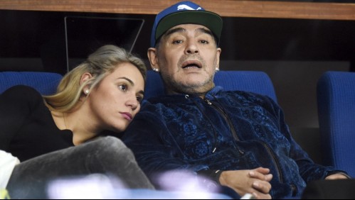 Hijas de Maradona no dejaron entrar a exnovia de su padre al velorio: 'Me duele'