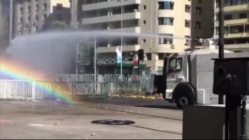 Manifestaciones en cercanías de La Moneda provocaron desvíos de tránsito y cierre de estaciones
