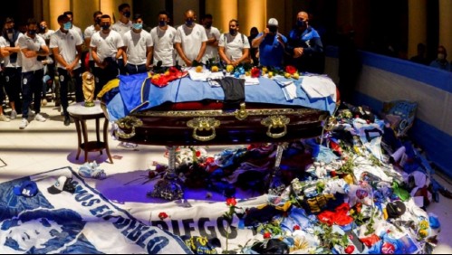 Empleado de funeraria que se fotografió con cadáver de Maradona se entregó a la policía