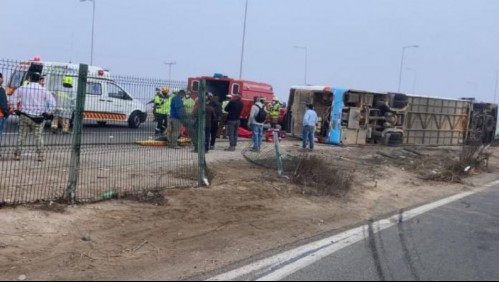 Bus con más de 30 trabajadores se vuelca en la Ruta 5 Norte a la altura de Vallenar