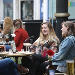 Contra el coronavirus, Gales prohíbe la venta de alcohol en bares y restaurantes Contra el coronavirus, Gales prohíbe la venta de alcohol en bares y restaurantes