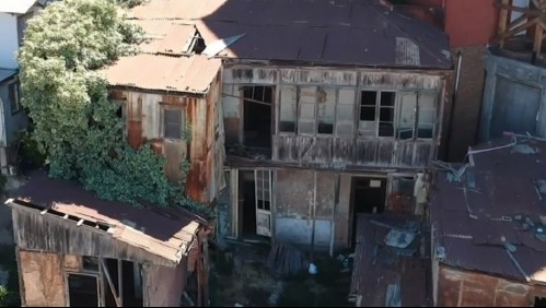 Viviendas al borde del colapso: Vecinos de Valparaíso en riesgo ante peligro de derrumbes