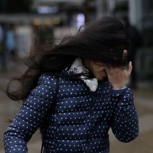 Usuarios de redes sociales reportan fuerte viento en Santiago Usuarios de redes sociales reportan fuerte viento en Santiago