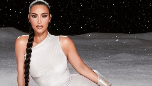 Kim Kardashian sorprende con particular vestido: Estampó su cara en el diseño