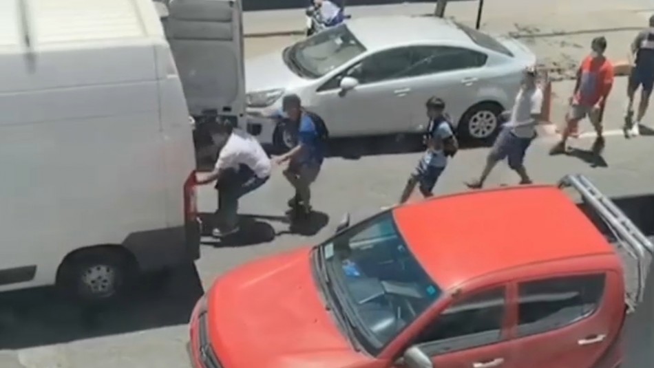 Nueva modalidad de robo: Delincuentes asaltan vehículos en movimiento en el Barrio Meiggs Nueva modalidad de robo: Delincuentes asaltan vehículos en movimiento en el Barrio Meiggs